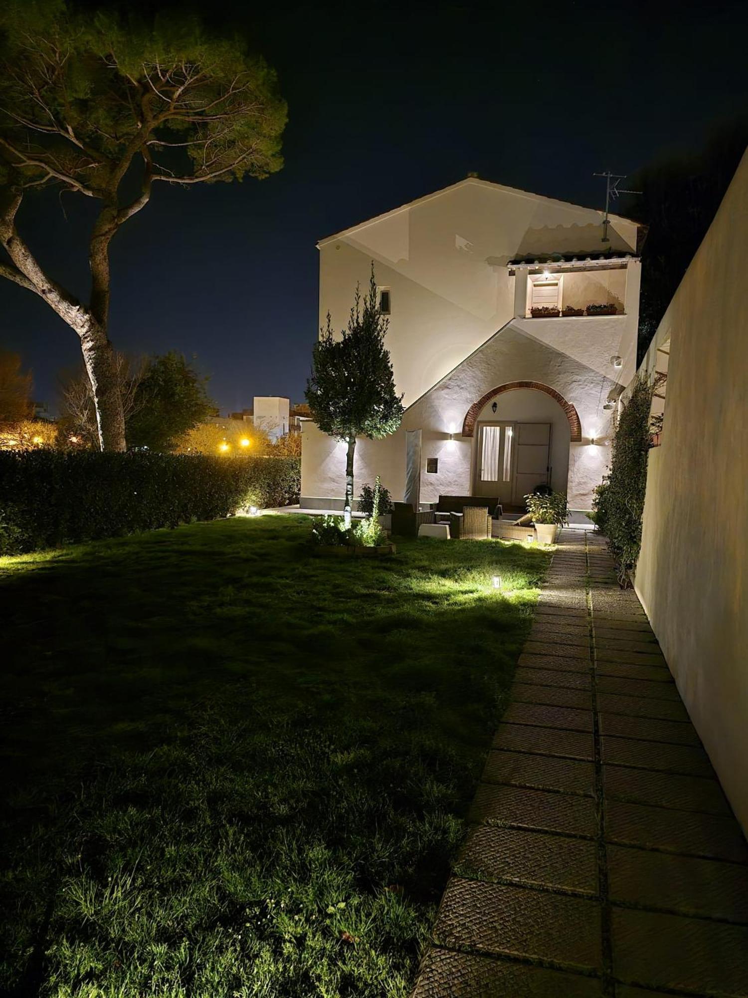 La Villa Apartments Tinaia - Excellent For Sardegna & Corsica - 6-8 Beds - Private Parking Included With Camera Livorno Exterior photo